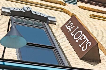 Hip Urban Loft-Small Town Charm-124 Lofts #2 West Dundee Екстериор снимка