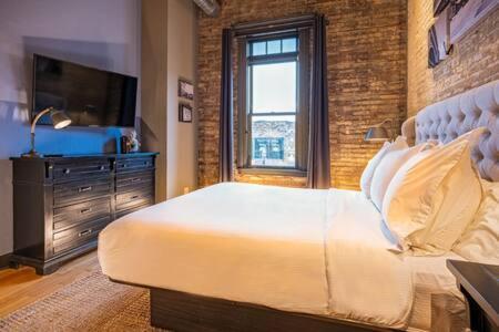 Hip Urban Loft-Small Town Charm-124 Lofts #2 West Dundee Екстериор снимка